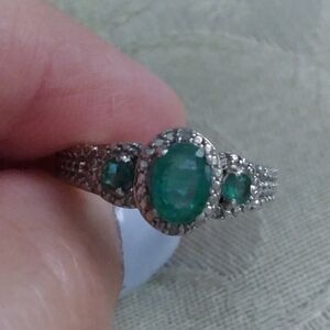 Elegant Vintage Emerald Silver Ring